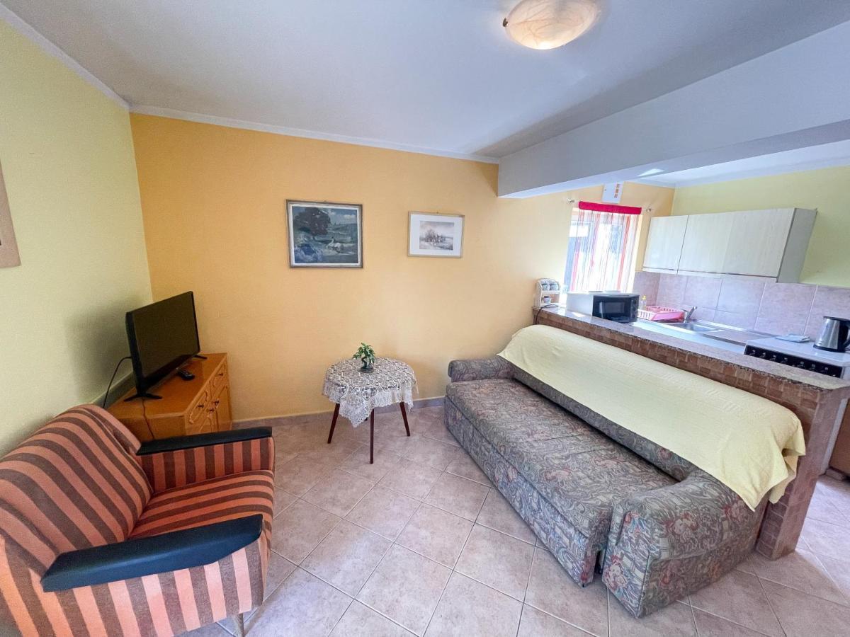Apartmani Leonarda Jadranovo Esterno foto